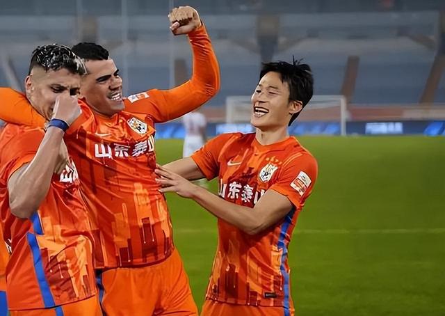 上海海港vs武汉三镇：卫冕冠军能否在主场继续前行？