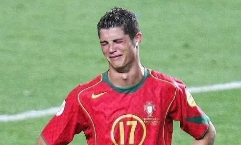 2004年欧洲杯c罗为什么哭泣