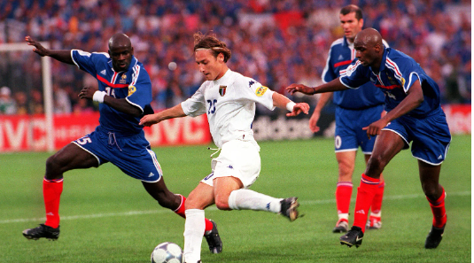穿越时空，重温世纪之交的经典——2000年欧洲杯决赛回顾