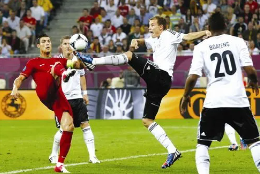 2008年欧洲杯四分之一决赛：葡萄牙VS德国，激情冷静的对决