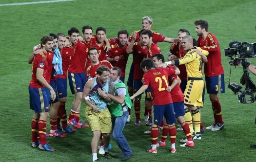 西班牙：连续夺下两届欧洲杯冠军