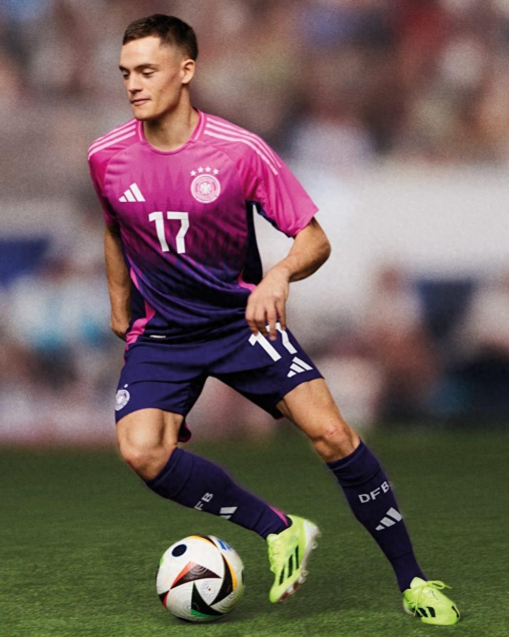 比埃尔霍夫：德国欧洲杯这件粉紫色的球衣很大胆并会卖得很好
