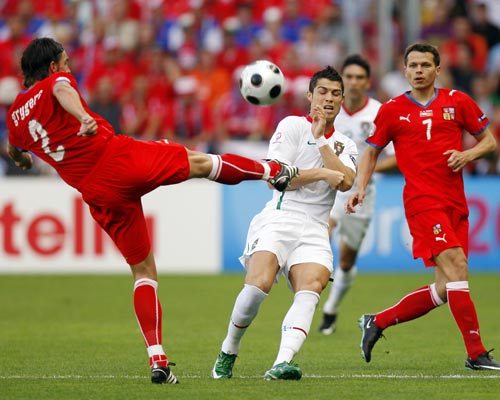 欧洲杯小组赛F组焦点战：葡萄牙VS捷克，谁能率先取得开门红？