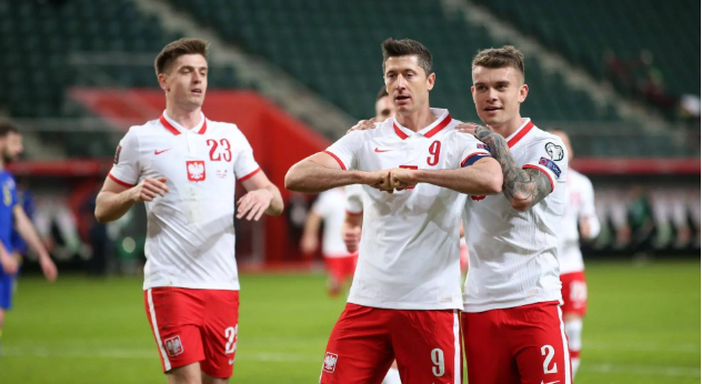 波兰艰难晋级欧洲杯，莱万多夫斯基感慨万分