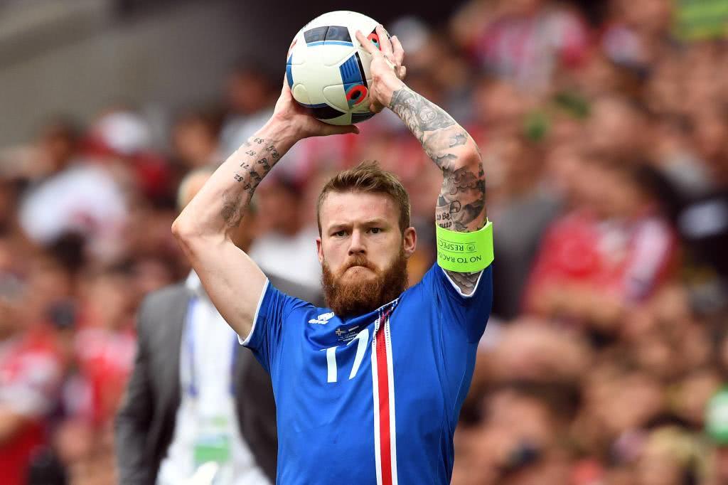 2016年欧洲杯上的贡纳松：冰岛队的铁血队长