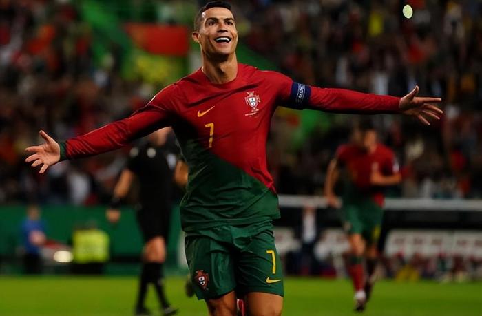 2012年欧洲杯上的C罗：逆境中的逆袭，葡萄牙的英雄