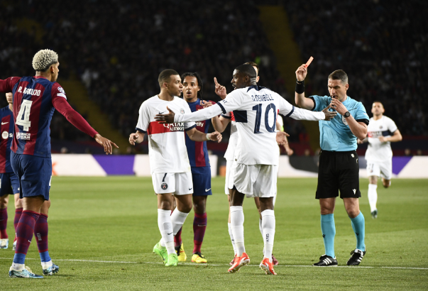 六台记者爆料：巴黎球员挑衅引发巴萨冲突，赛后通道内激烈对峙