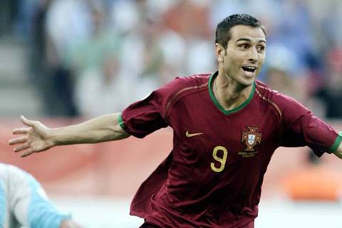2004年欧洲杯上的保莱塔：葡萄牙的锋线尖刀