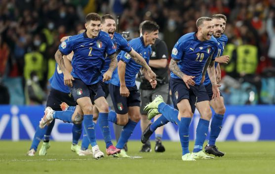 意大利荣耀：2004年欧洲杯的辉煌与遗憾