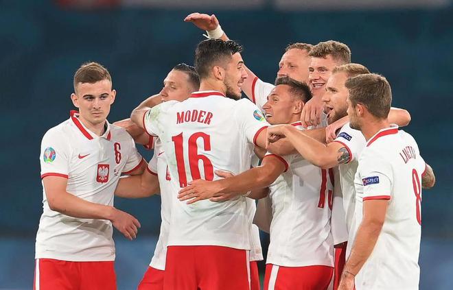 欧洲杯波兰之光：希维德尔斯基的足球之旅