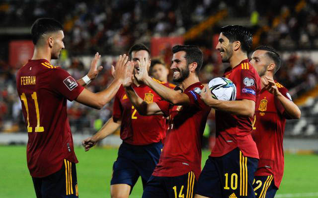 西班牙大胜克罗地亚，卡瓦哈尔赛后分享球衣交换趣事