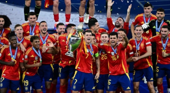 西班牙创纪录：欧洲杯夺冠最多且首迎 7 连胜