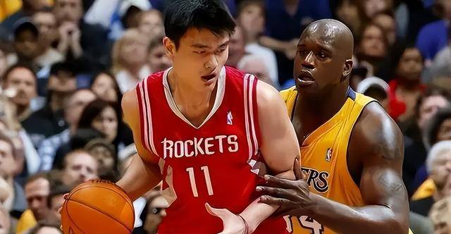 姚明登陸NBA：中國籃球的新篇章