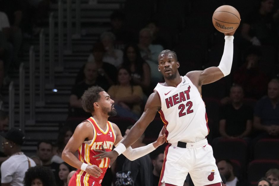 NBA季前赛：热火24-2攻势逆转老鹰，巴特勒<a href='https://www.jnzcsyj.com/news/tag/1162837.html' style='color: blue;'>闪耀全场</a>