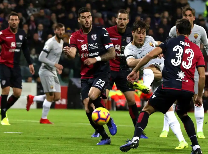 卡利亚里：意甲“孤勇者”的逆风征途