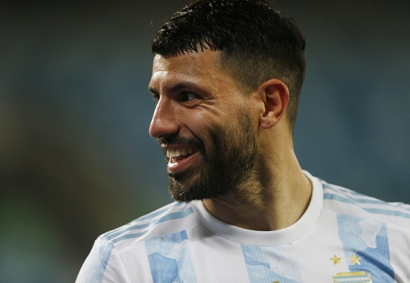 谁是最让阿圭罗头疼的英超后卫？答案曝光：前后期各一人，堪称两