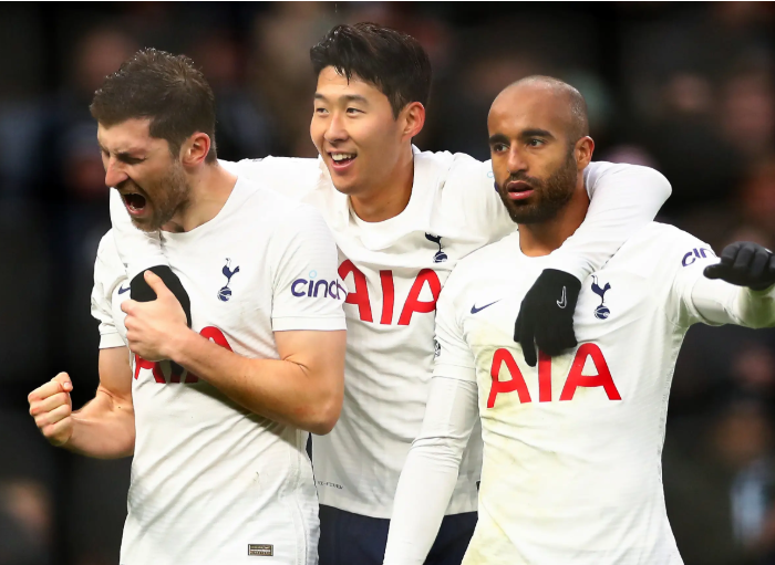 热刺：英超赛场的“白鹿巷风暴”与战术蜕变之路