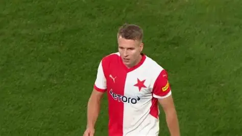 布拉格斯拉维亚：欧冠赛场上的坚韧逐梦者