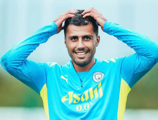 蓝月狂飙:曼城欧冠赛场的征服者之歌